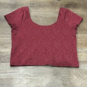Woman’s crop top with lace style print
